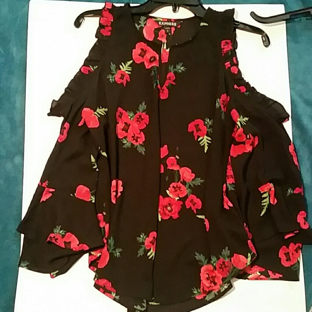 Express Cold Shoulder Top - Picture 6 of 6